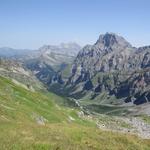 mit Blick auf Grand und Petit Muveran verlassen wir den Col des Perris Blancs