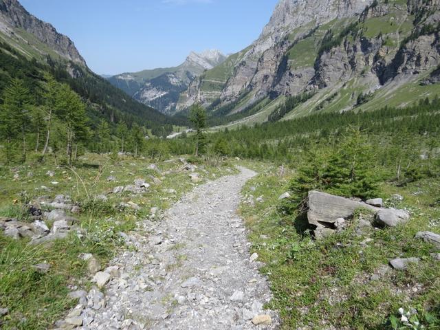 der schmale unten leicht rutschige Bergweg, mutiert zu einem einfachen Wanderweg...