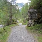 nach einem fast endlosen Abstieg erreichen wir nicht nur Pont de Nant 1253 m.ü.M....