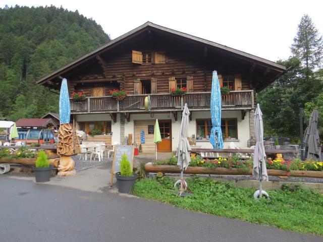 nach einem reichhaltigem Frühstück, verlassen wir ausgeruht und gestärkt das schöne Auberge Pont de Nant