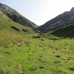 ...links flankiert von Kammzug der Arête de L'Argentine, Richtung Col des Essets