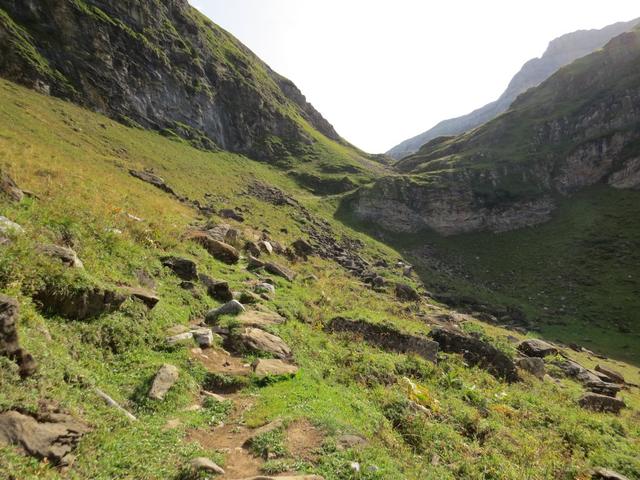 ...eine Weile flach taleinwärts, bis wir bei Boellaire 1841 m.ü.M. das Talende erreichen