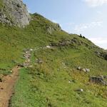 der Wegweiser auf dem Col des Essets ist schon von weitem sichtbar