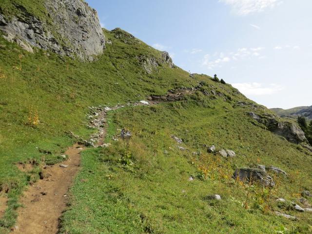 der Wegweiser auf dem Col des Essets ist schon von weitem sichtbar