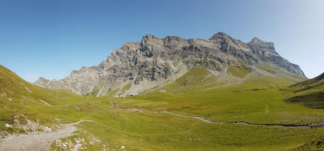 sehr schönes Breitbildfoto mit Blick auf das beliebte Ausflugziel Anzeindaz, und Les Diablerets