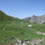 Blick zurück nach Anzeindaz mit dem Refuge de la Tour und dem Refuge Giacomini