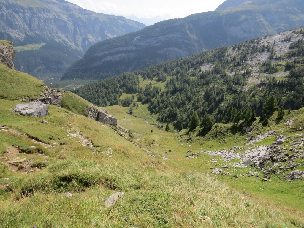 jenseits des weiten Sattels bei Le Plan du Chi 2001 m.ü.M. geht es rund 300 Höhenmeter...