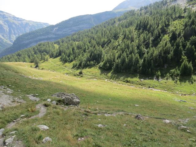 ...hinunter nach Le Grenier 1744 m.ü.M.