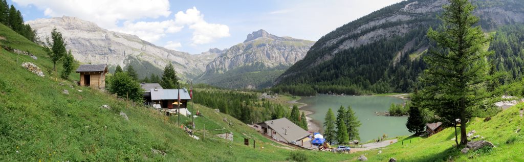 ...hinunter nach Derborence 1462 m.ü.M., (Breitbildfoto). Der Kreis hat sich geschlossen