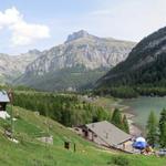 ...hinunter nach Derborence 1462 m.ü.M., (Breitbildfoto). Der Kreis hat sich geschlossen