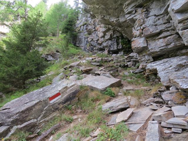 bei Locciabella 1790 m.ü.M. erreichen wir die unterhalb der Almen von Alpjerung und Corwetsch...