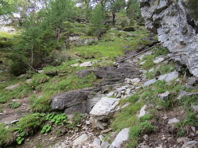 ...befindlichen abweisenden Felsabbrüche