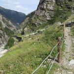 der Wanderweg führt uns nun auf das Dach der Strassengallerie