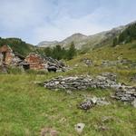 bei den verfallenen Alphäuser auf der Alp Corwetsch 1994 m.ü.M., legen wir unsere verdiente Mittagsrast ein