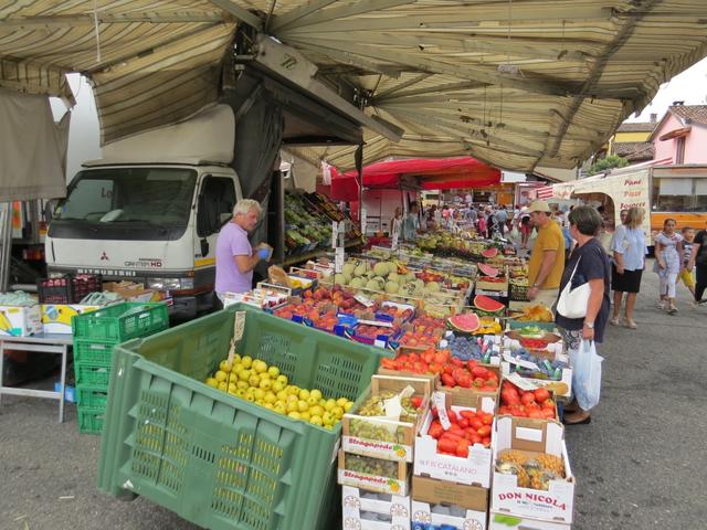 es ist Marktag in Belgioioso