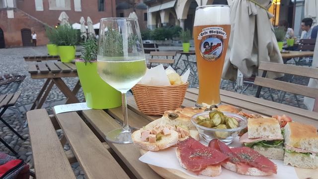 auf der Piazza della Vittoria geniessen wir einen kleinen Aperitivo