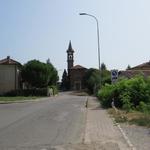 Lambrinia begrüsst uns von weitem mit seiner Kirche