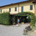 perfekt zur Mittagszeit, bei einer unglaublichen Hitze, erreichen wir das Agriturismo La foce del Trebbia