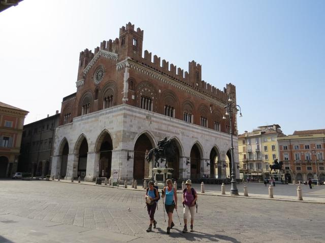 wir verlassen die Piazza dei Cavalli...