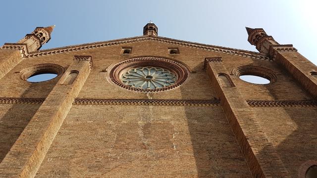 wie viele Kirchen in der Ungebung, wurde auch diese aus Backsteinen erbaut