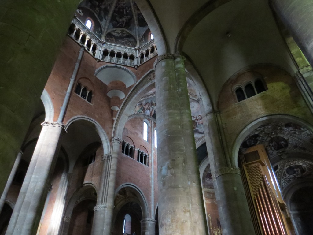 der Dom ist ein bemerkenswertes Beispiel romanisch-lombardischen Stils