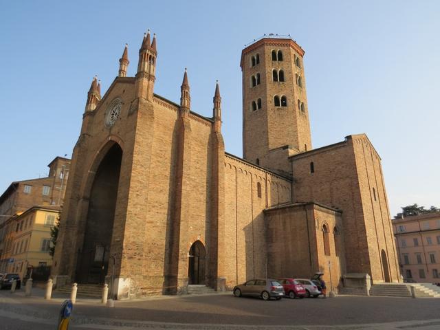 nochmals schlendern wir danach durch die autofreie Altstadt, und besuchen die Basilica di S.Antonino aus dem Jahr 1000
