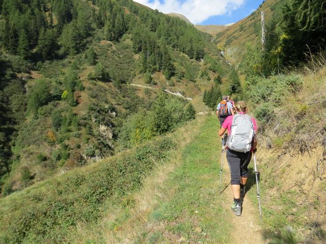 ...geht es über Punkt 1640 m.ü.M. und Gafene, in das nächste Seitental, wo wir den Oberbach überqueren