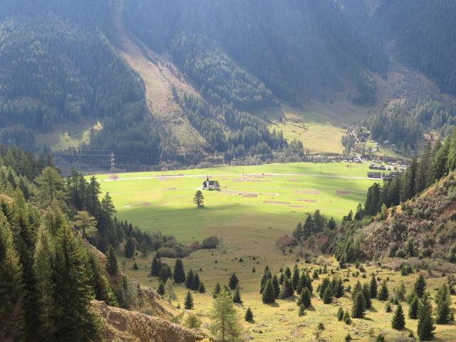 gut ersichtlich ist die kleine Kapelle zwischen Gluringen und Ritzingen