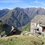 über das Val Verzasca hinaus, grüssen Madone, Cima della Trosa und Cimetta. Was war das für eine schöne Wanderung