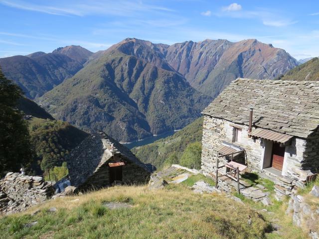 über das Val Verzasca hinaus, grüssen Madone, Cima della Trosa und Cimetta. Was war das für eine schöne Wanderung