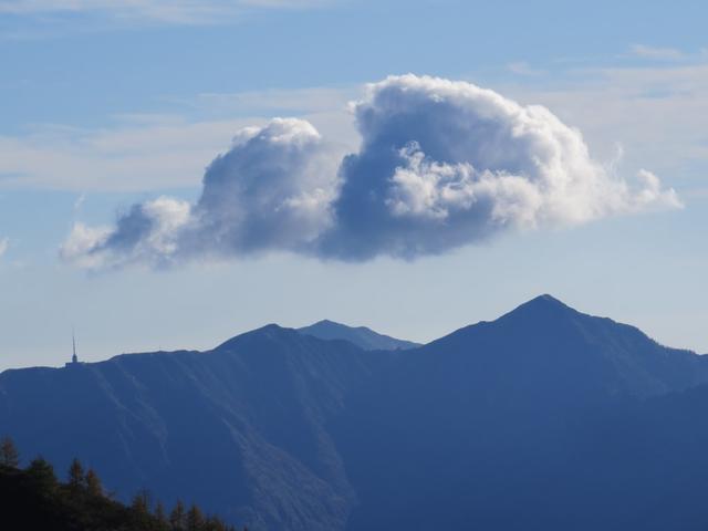 Blick zum Monte Tamaro und Monte Gambarogno. Beide Wanderung die wir dort durchgeführt haben, waren sehr schön