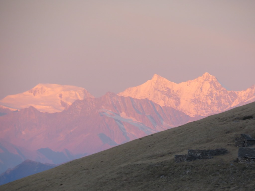 Blick zu den Walliser Eisriesen um Saas Fee und Zermatt