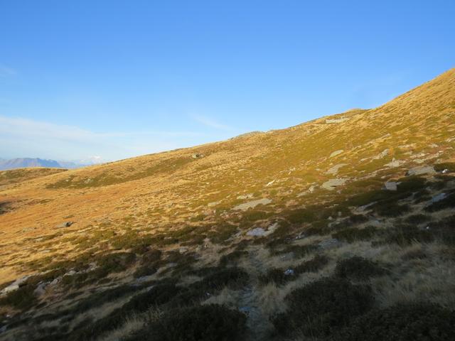 über das offene Weideland von Pianca, erreichen wir endlich die wärmende Sonne