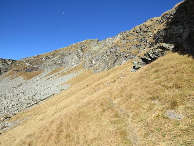 alles der Ostwand des Pizzo di Vogorno, führt uns der nicht immer ersichtliche Bergweg zur kleinen Rinne