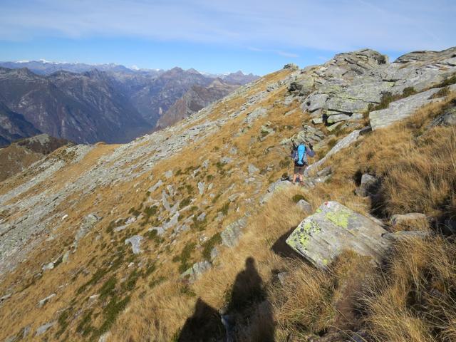 der Bergpfad führt uns nun zusehends auf eine steilere Rippe zu