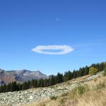 diese unnatürliche Wolke wurde durch einen Kampfjet kreiert