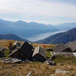 Halbzeit. Wir stehen bei den Häusern der grossen, sehr schön gelegenen, Alpsiedlung Bardughè 1639 m.ü.M.