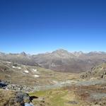 Blick in die Mulde von Murtèl. Leider ist das Landschaftsbild hier durch die vielen Skipisten etwas beeinträchtigt