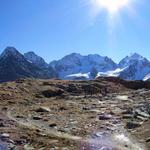 wir biegen rechts ab und wandern nun südwärts auf den Roseggletscher zu