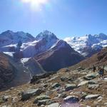 weiter absteigend durchqueren wir bei Punkt 2691 m.ü.M. die Alp Surovel