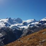 ein unglaublich traumhafter Halbkreis eindrucksvoller Gipfel: Piz Sella, I Gemelli, La Sella, Piz Glüschaint und Il Chapütschi