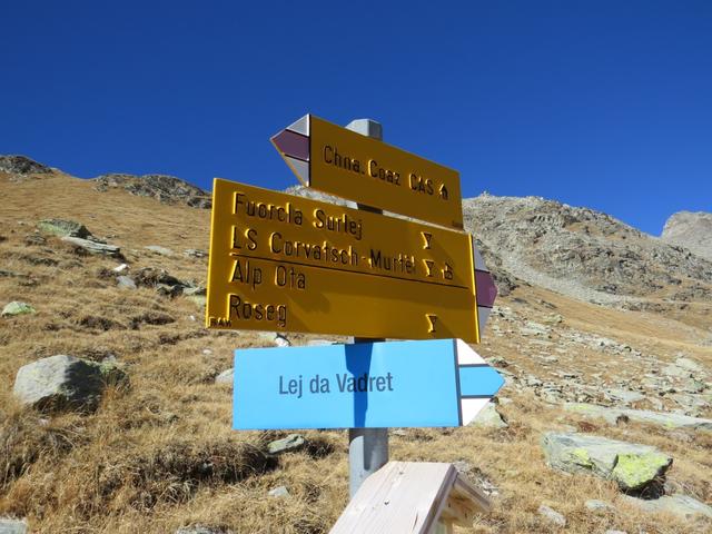 wir erreichen die Weggabelung bei Punkt 2645 m.ü.M. hier zweigt der anspruchsvolle Wanderweg links in das Rosegtal ab