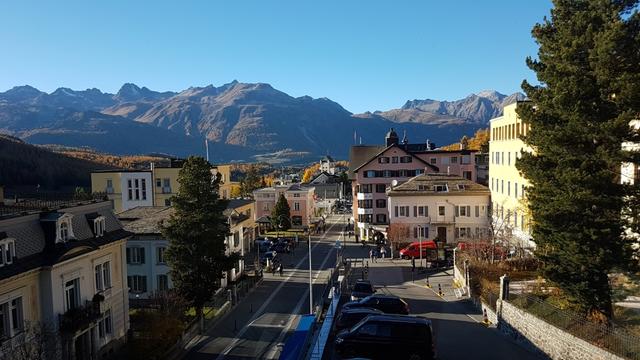 Blick vom Hotelzimmer in das Dorfzentrum von Pontresina