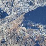 mit dem Fernglas erkennen wir im Talschluss, die Chamanna Coaz. Diese Hütte haben wir am Vortag besucht. Prädikat traumhaft