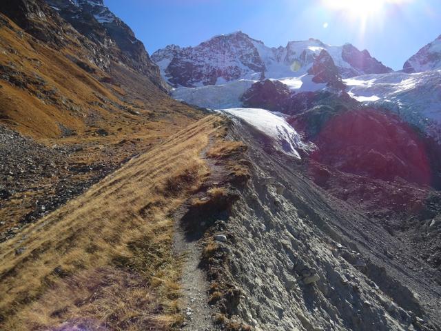 ganz Vorsichtig alles der Krete entlang, wandern wir weiter aufwärts Richtung Talende