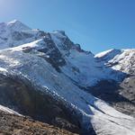 wir sind umgeben von mächtigen Bergen der Bernina-Gruppe, die ringsum in den Himmel ragen