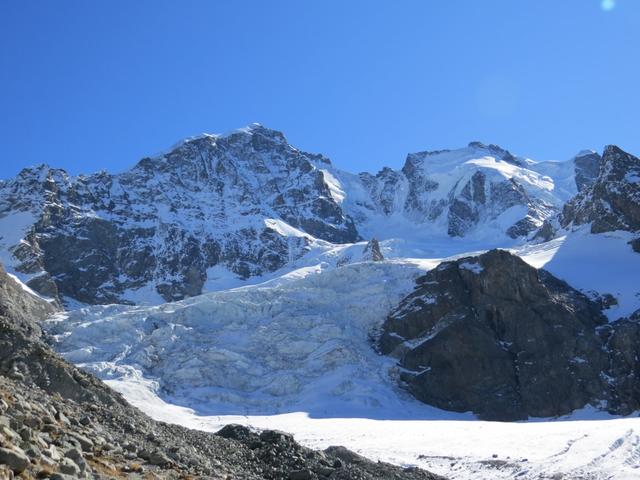 wir freuen uns ob des Logenplatzes und das grossartige Spektakel, das die Berninagruppe für uns aufführt