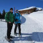 beim grossen Parkplatz auf Lägerstutz 1559 m.ü.M. ziehen wir die Schneeschuhen an