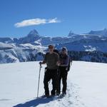 was für eine Aussicht! Alessandro und meine Maus. Am Horizont Schreckhorn, Finsteraarhorn und die Fiescherhörner