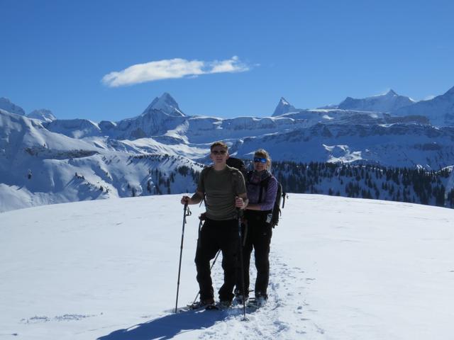 was für eine Aussicht! Alessandro und meine Maus. Am Horizont Schreckhorn, Finsteraarhorn und die Fiescherhörner